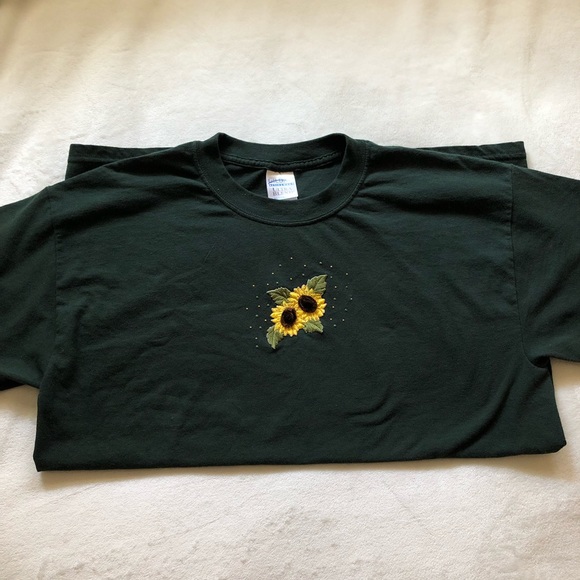 Tops - sunflower t-shirt